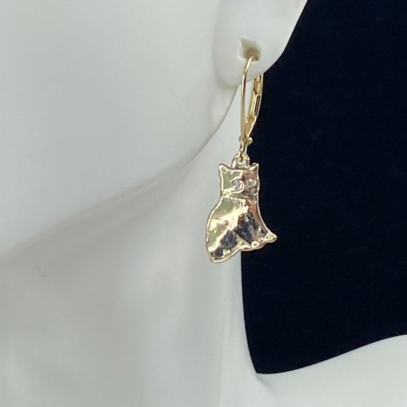 14K yellow gold Chubby Sitting cat Diamond eye lever back earrings 3.0gm 1.25"